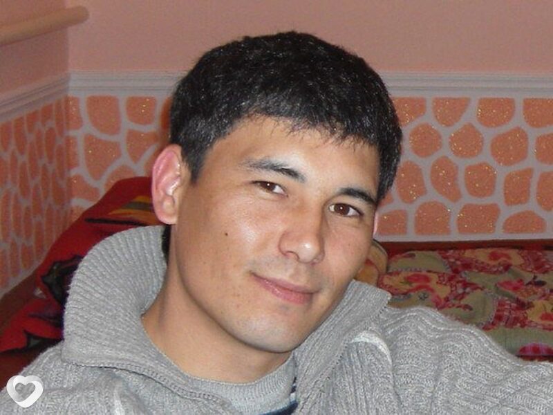 Uzbek man. Узбеки парни. Узбек молодой. Парни казахи обычные. Узбекский юноша.